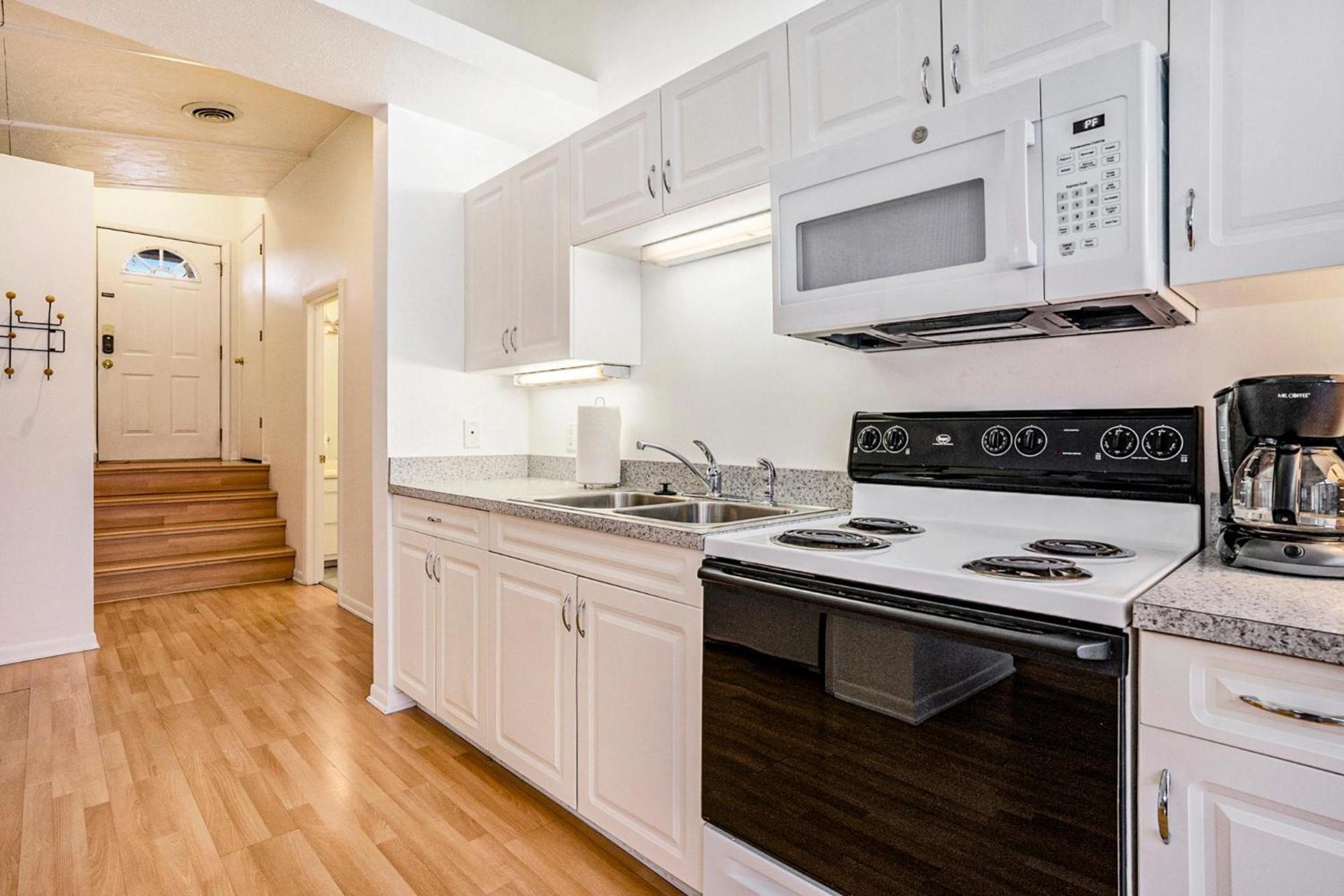 Riverside Suites - Unit B เซากาทัค ภายนอก รูปภาพ